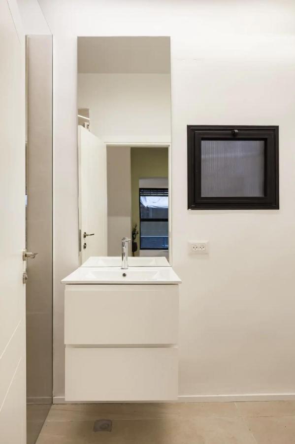 Renovated Large 3Rm Apartment 5 Min From The Beach Тел Авив Екстериор снимка